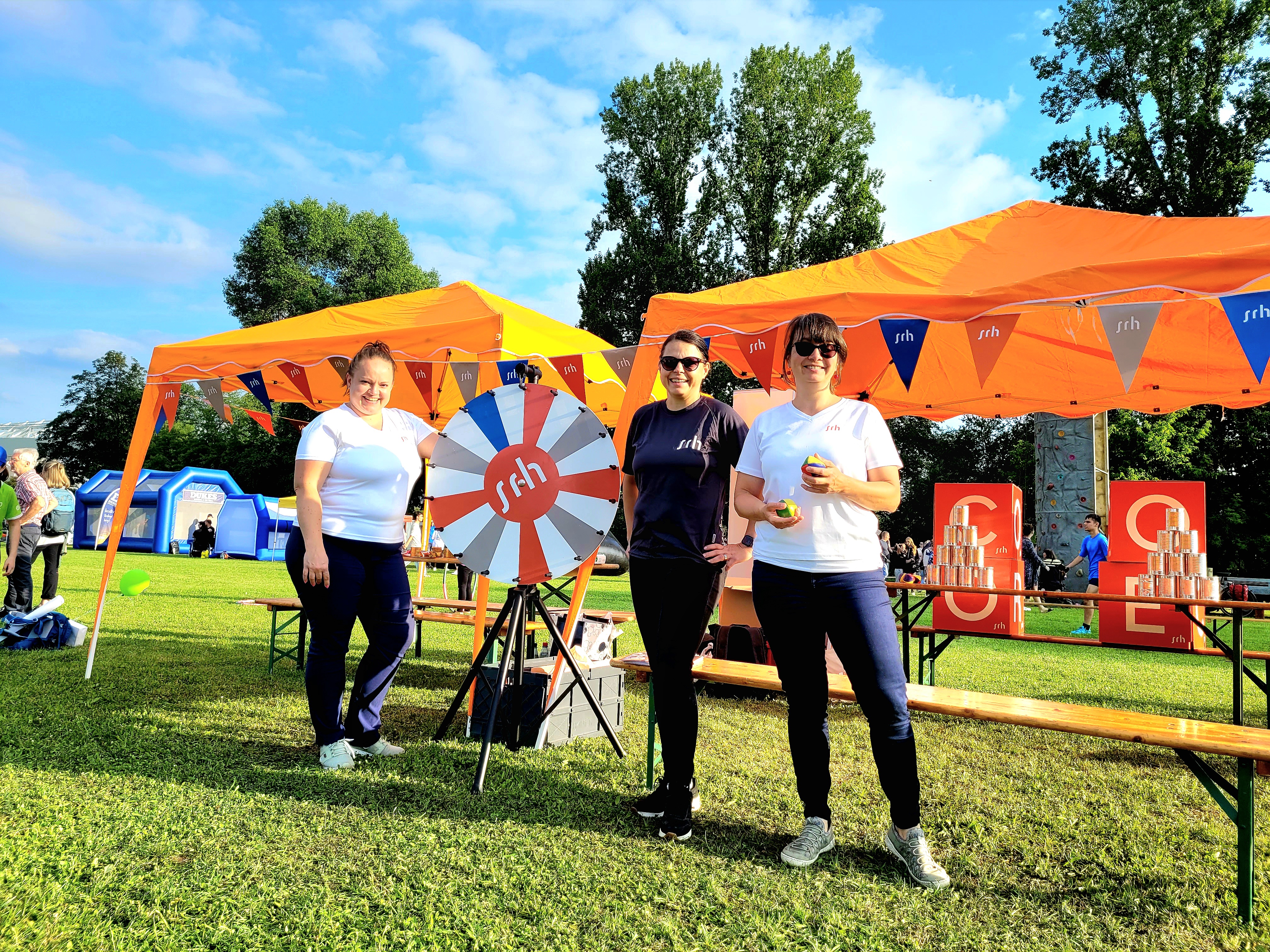 Drei SRH Mitarbeiterinnen bei einer Sportveranstaltung in Dresden