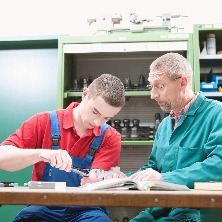 Ausbildung Fachpraktiker / Fachpraktikerin für Zerspanungsmechanik