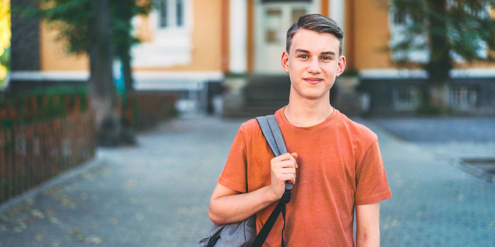 Junger Teilnehmer bei einer Berufsausbildung für Jugendliche mit Einschränkungen am SRH Berufsbildungswerk Dresden